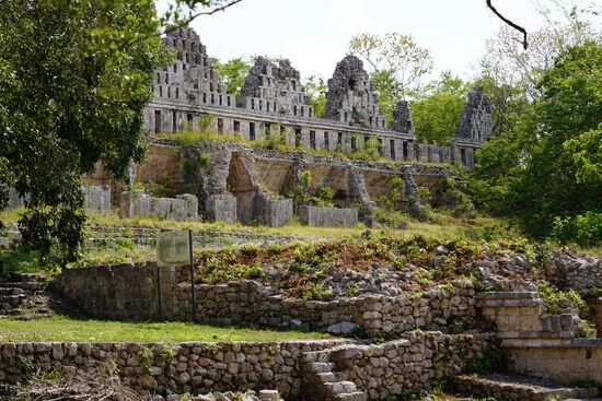 Das „Taubenhaus“ - seinen Namen hat dieses Gebäude wegen der schlitzförmigen Fenster im Dachkamm.