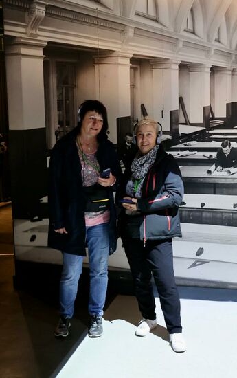 Das Gelände wurde viele Jahre lang von den Schiffsbauern Harland&amp;Wolff genutzt, die riesige Hellinge- und Trockendocks für den gleichzeitigen Bau der Titanic und ihrem Schwesternschiff "Olympic" errichteten.