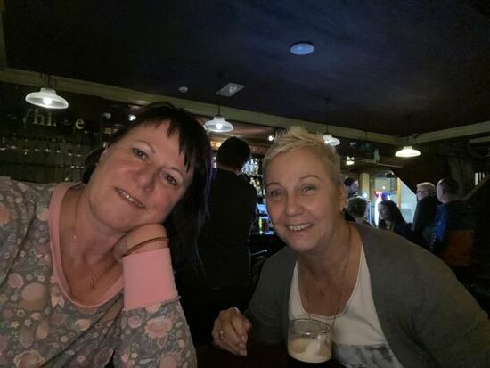 Die Pubs hier sind täglich gut besucht...wir sitzen schön warm und trocken....