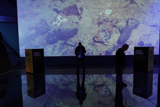Das Grab der Titanic--ein interaktiver Schauplatz, zeigt einige Besitztümer der Passagiere, die noch gefunden wurden