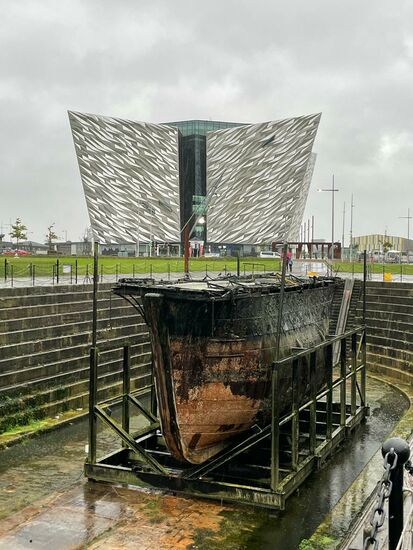 Nun müssen wir raus und erkunden das Außengelände