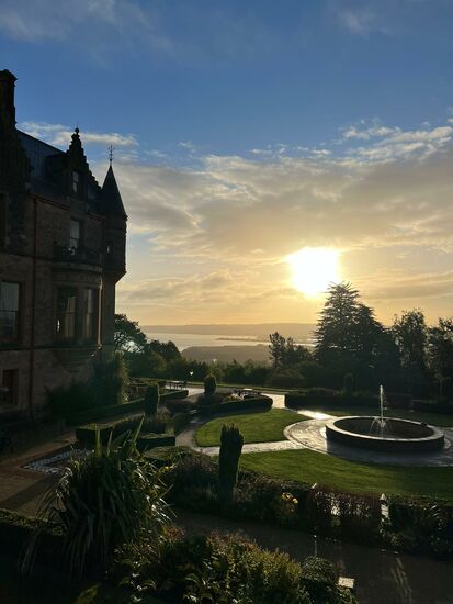 Endlich mal ein Castle! Wir starten früh um vor unserem Trip auf den "Gobbins Cliff Path" noch das "Belfast Castle" zu besuchen