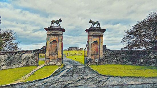 Eingangsportal zu "Downhill Demesne"