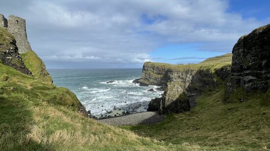 Zur Zeit werden umfangreiche Stabilisierungsarbeiten am Felsen vorgenommen