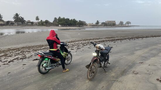 200 GMD pro Person hat uns der Spaß gekostet—viel günstiger als die Hintour und viiiiel schneller!