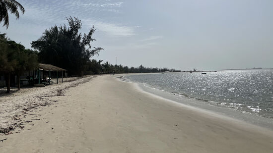 Die Insel hat einen wunderschönen Strand