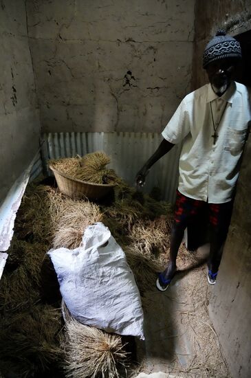 Hier im Untergeschoss hat er Reis gelagert