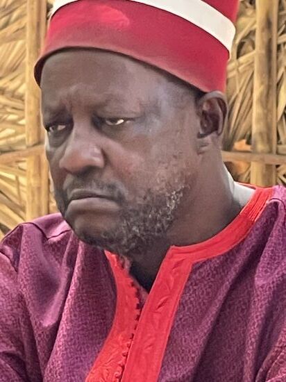 …das kostet anscheinend viel Kraft, deshalb sitzt er uns etwas müde und melancholisch gegenüber