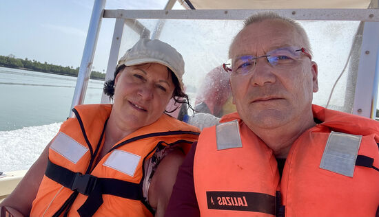 2 Stunden geht es mit Speed zur Insel Kere. Zwischendurch wird es durch die Gischt des Wassers auch mal nass.