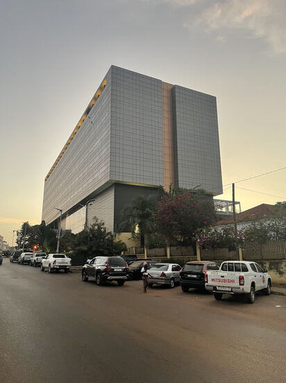 Da „Hotel Ceiba“ —das beste Hotel in Bissau—von Chinesen gebaut