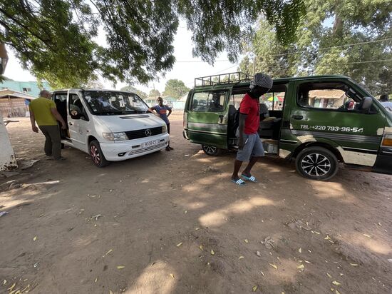 Wir freuen uns über das Wiedersehen! Kallilou und Dawda haben sich auch gefunden und ich hoffe, sie werden zukünftig öfter „zusammenarbeiten“ - ich hätte da ja Ideen für eine schöne Tour….