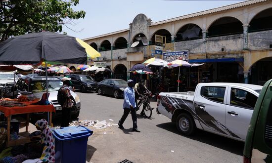 Es geht weiter. Wir fahren ins Zentrum und parken den Wagen. Dann geht es durch die Gassen der Stadt.