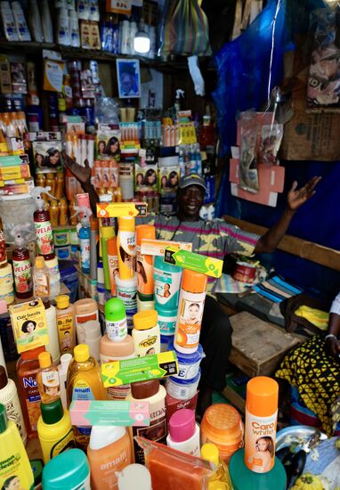 Es geht weiter und hier ein freundlicher Händler, der uns direkt in ein Gespräch verwickelt.