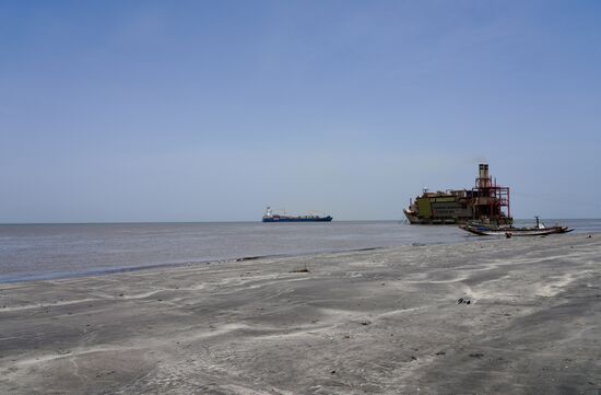 Zurück gehen wir entlang des Strandes, weil das schneller geht als durch die engen Gassen.