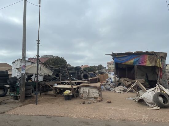 Immer wieder Berge von Reifen, die importiert werden