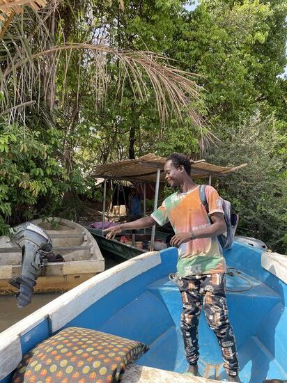 An der Ranger-Station stoppen wir und unser Guide Mohammed steigt ein-
Das Betreten der Inseln ist strikt verboten