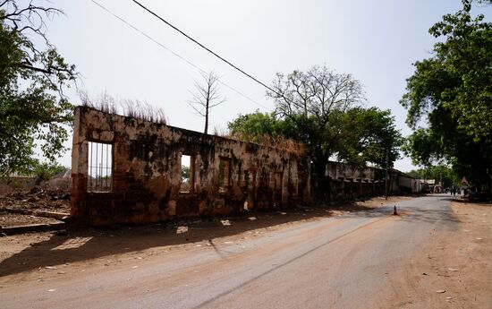 Hinter diesen Mauern war einst die Markthalle und hier fand der eigentliche Handel der Sklaven statt
