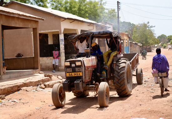 Der ist ganz stolz—so hoch zu Roß!