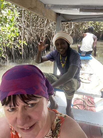 Die Bootsmänner…SO viele möchten am Geschäft teilhaben…
Jeder muß am Ende entlohnt werden und möchte auch noch ein „TIP“