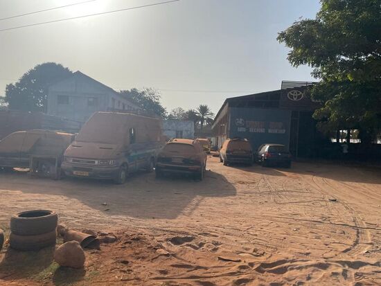 Die stehen teilweise nicht lange hier, bis sie so zu sind…