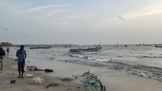 Wir schlendern weiter, zum den Booten und zu den Verkaufsständen