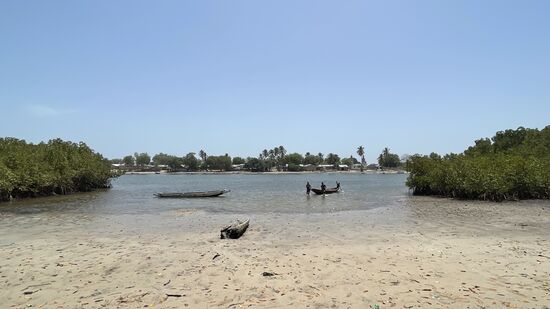 Wir stoppen hier vor dem See: da müssen wir noch rüber
