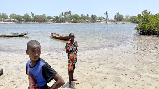 Wir entlohnen die uns mit 200 GMD / 3 Euro für die Bootsfahrt und weiter gehts