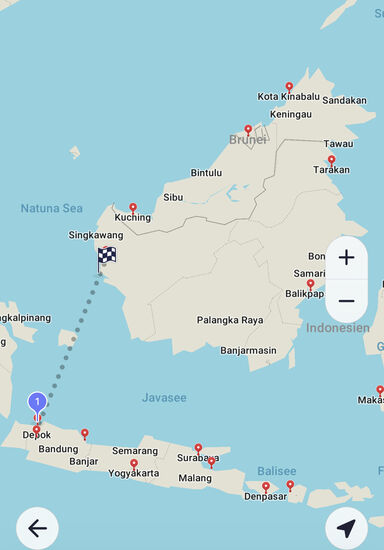 Hier ist unsere Flugstrecke von Java/Jakarta nach Borneo/PangkalanBun zu sehen
Die vielen roten Punkte bitte nicht beachten, das sind die Orte , die ich vor Jahren schon mit Thalia besucht habe.
Den Flug haben wir für übermorgen gebucht. Kosten: 80 Euro p.P. Hin und zurück-Dauer: 1 Stunde Flugzeit