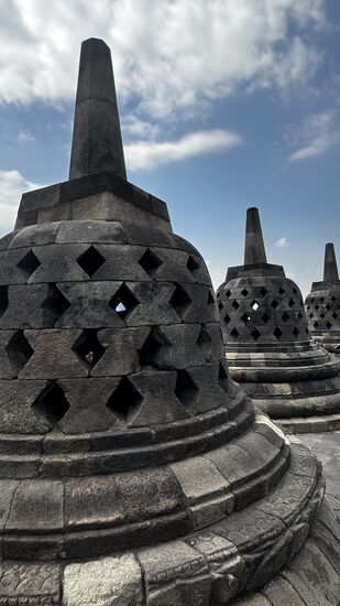 Die „perforierten“ Stupas