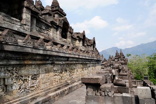 Noch einmal ein paar Bereiche der kilometerlangen Reliefs…