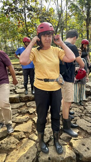 Nun gibt es noch Helme…die Frisur sitzt trotzdem 