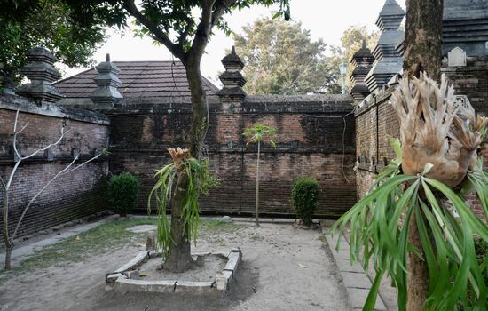 Bleibt uns, einige Denkmäler zu besichtigen.