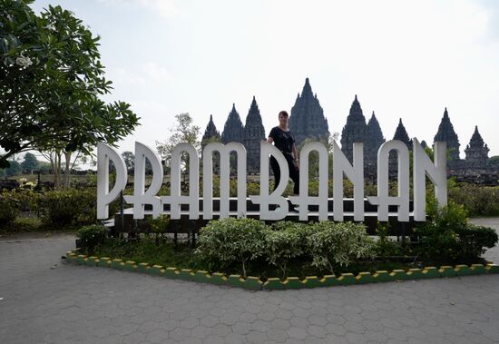 Nach einem kleinen Zwischenstopp im Hotel und Abholung unserer Wäsche geht es zur Tempelanlage Prambanan.