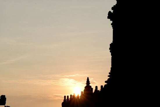 Wie ein Scherenschnitt