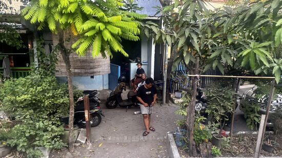 Erschreckend, wie nah am Bahnkörper die Menschen wohnen und leben.