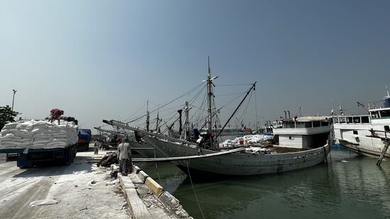 ..und schaut sich die Schiffe an