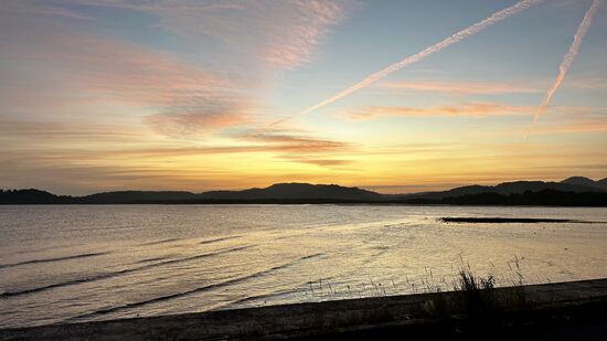 Immer wieder stoppen wir, um den tollen Sonnenuntergang einzufangen