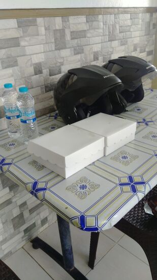 Um 7.30 Uhr erhalten wir dieses Foto: Das Frühstück ist serviert und Mr Haris ist auch schon da…. Man gut, dass ich Frühaufsteher bin