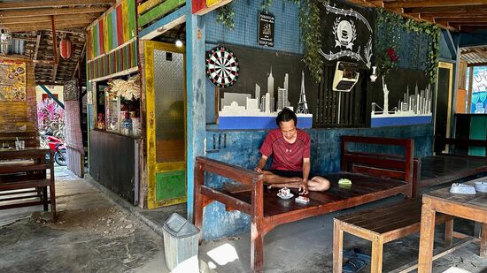 Wir verweilen hier und entscheiden, dass es doch zu spät für weitere Ziele ist.
Es geht Richtung Hotel