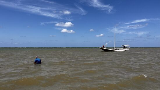Nach fast 2 Stunden kommt das „Evakuierungsboot“  —
