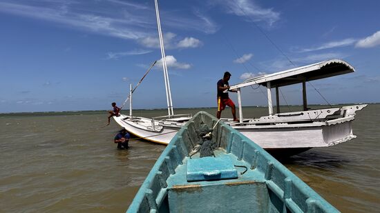 …und wir steigen um….wir fahren an Land um die Crew abzusetzen und setzen unsere Tour mit Acing fort—Richtung Gili-Island