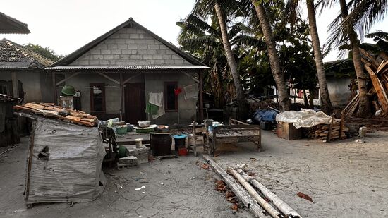 Hier finden wir ein richtig schönes, kleines indonesischen Fischerdorf…