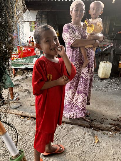 ..leider wandert die leere Tüte direkt wieder auf den Boden—demonstrativ hebe ich sie auf
