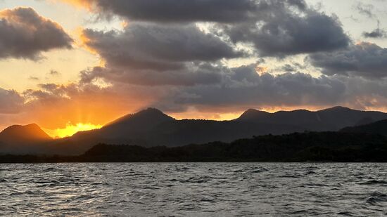 Es sieht so aus; als brenne der Himmel