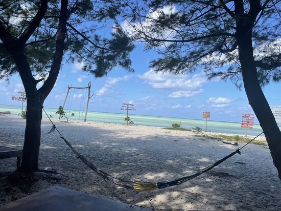 Heute ist kein Mensch hier—komisch, dabei ist Samstag—