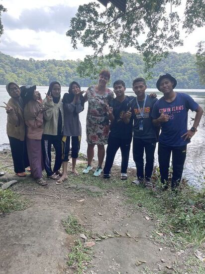 …einige haben sich noch Jacken übergezogen…