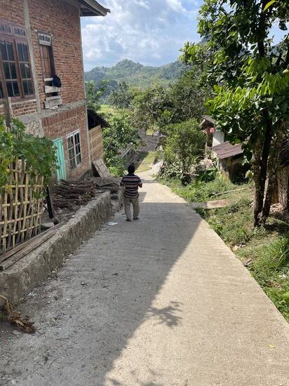 Das merkt er aber erst unten—und natürlich mag er nicht noch mal den Berg hoch….