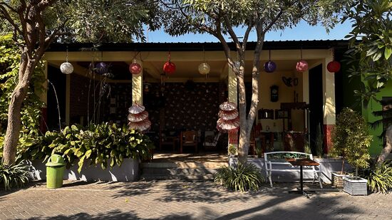 Ich habe aber 2 Übernachtungen im Dorf am Bromo eingeplant, weil ich die Stimmung dort schön fand und deshalb nehmen wir das Angebot des Guesthouse mit dem Fahrdienst für 350.000 IDR an.