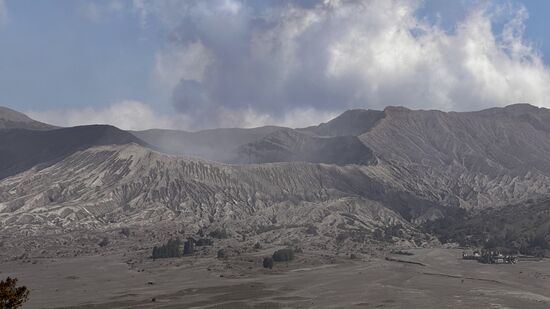 Das Gebiet ist zu Fuß gut zu erreichen. Am Eingang sollen wir den Eintritt entrichten, aber da wir die Quittung der Jeeptour haben, ist der Eintritt enthalten