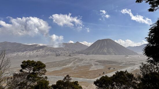 Bald haben wir einen ersten atemberaubenden Blick—müssen aber noch einen steilen Weg dorthin überwinden